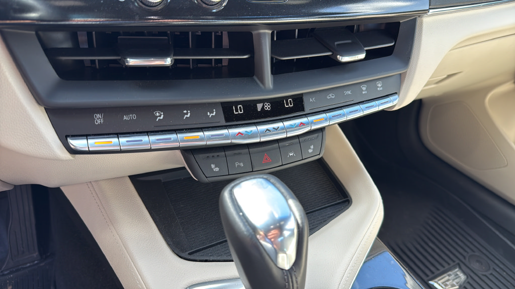 Used 2022 Cadillac CT4 Luxury w/ Cold Weather Package AWD/4WD image 31