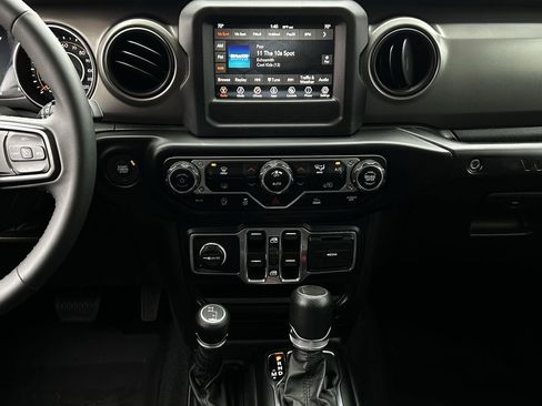 Used 2023 Jeep Wrangler Unlimited Sport AWD/4WD image 17