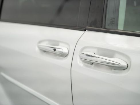 Certified 2024 Toyota Sienna Limited FWD image 18