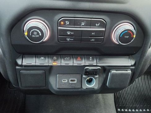 Used 2023 Chevrolet Silverado 1500 Custom image 22