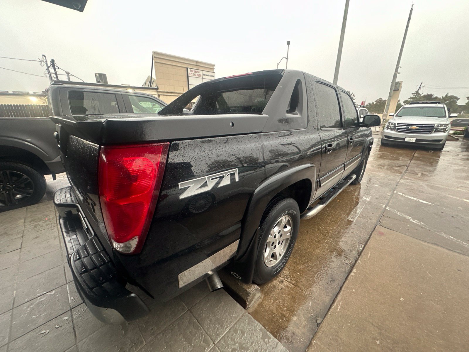 Used 2006 Chevrolet Avalanche Z71 w/ Sun And Sound Package AWD/4WD image 8