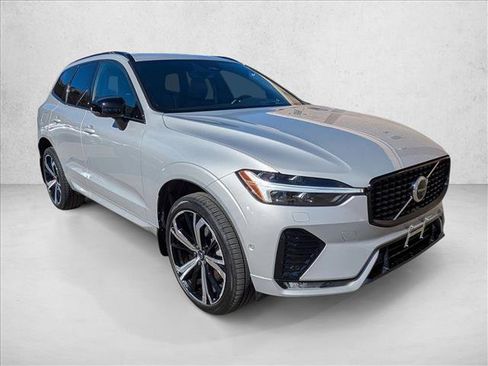 Used 2022 Volvo XC60 B5 R-Design w/ Advanced Package image 3