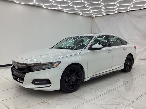 Used 2018 Honda Accord Touring image 6