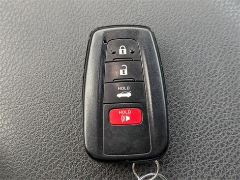 Used 2024 Toyota Camry SE image 30