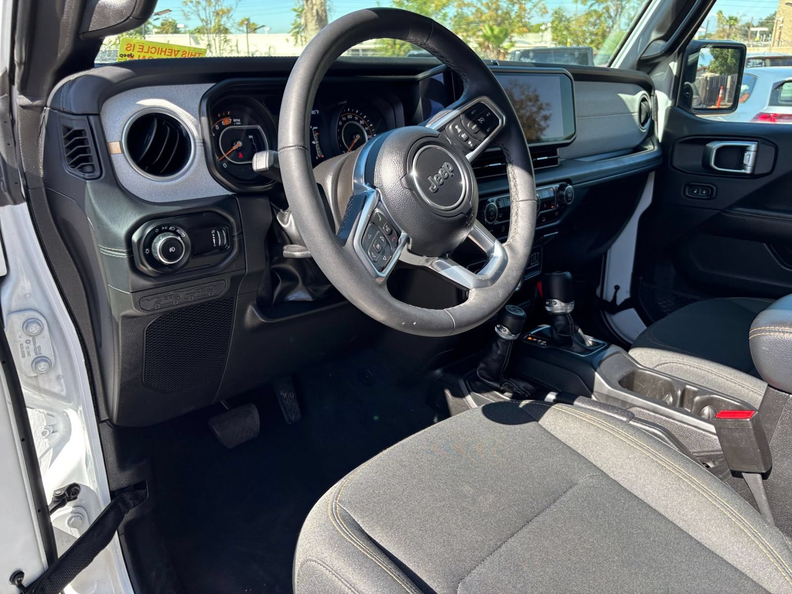 Used 2025 Jeep Wrangler Unlimited Sahara AWD/4WD image 33