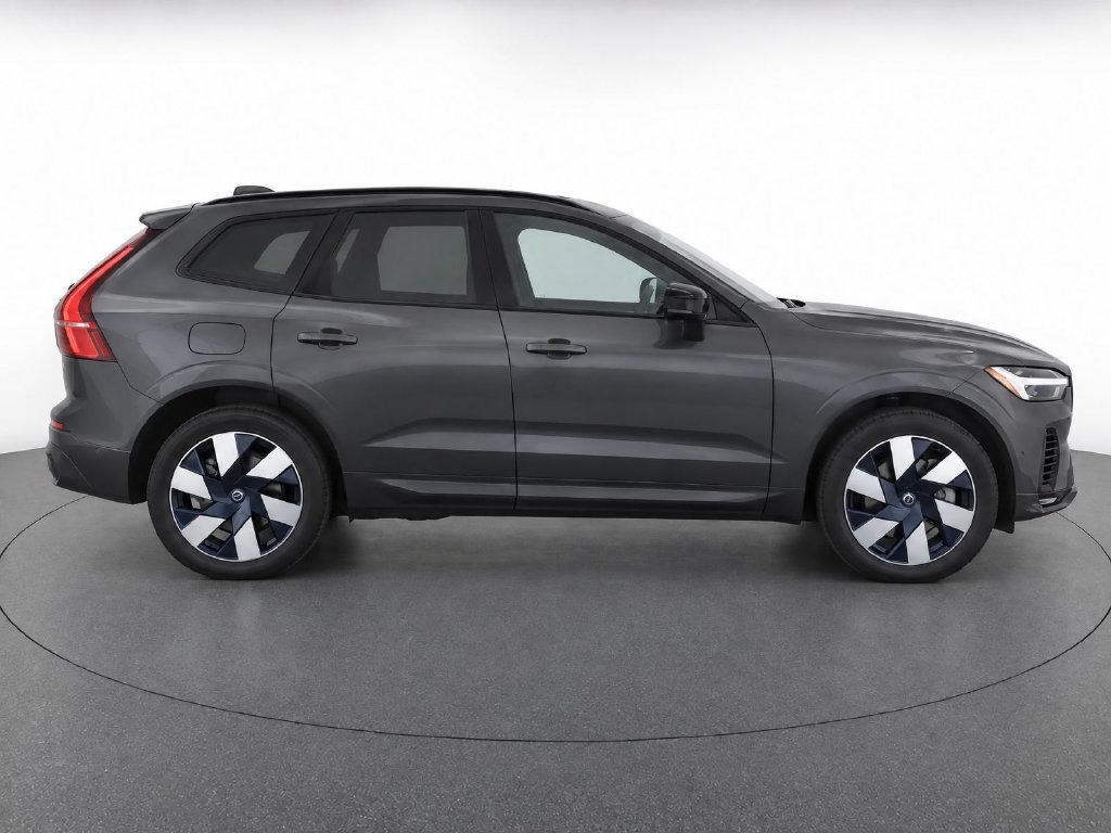 Used 2024 Volvo XC60 T8 Plus w/ Protection Package Premier AWD/4WD image 8
