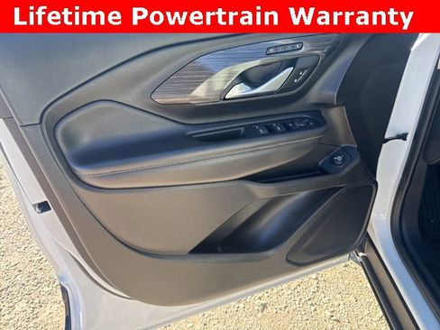 Used 2024 GMC Terrain SLT image 24