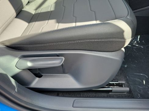 New 2026 Volkswagen Taos SE FWD image 7
