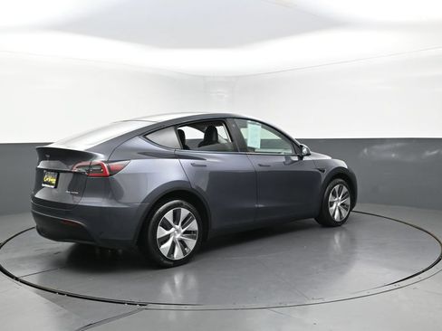 Used 2023 Tesla Model Y Long Range AWD/4WD image 38