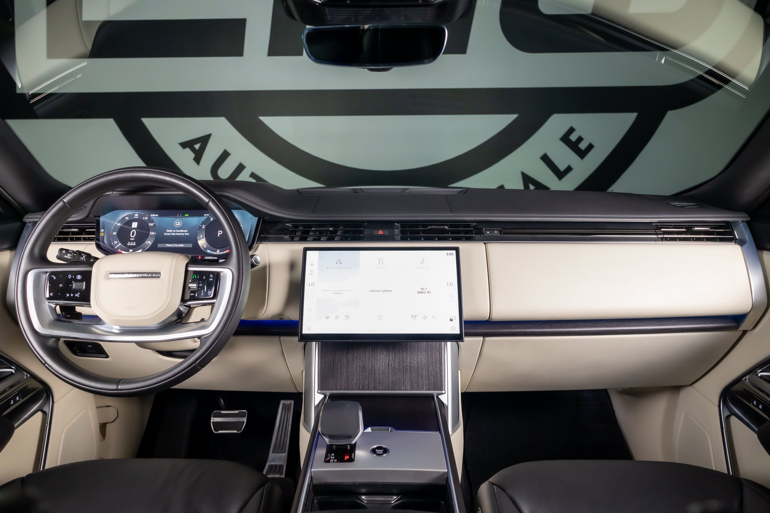 Used 2024 Land Rover Range Rover SE AWD/4WD image 3