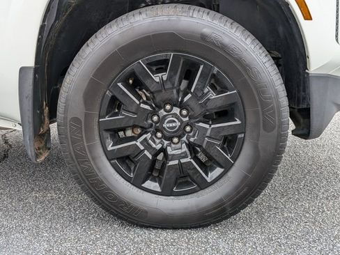 Certified 2023 Nissan Frontier SV w/ SV Convenience Package image 11