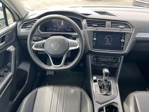 Certified 2023 Volkswagen Tiguan SE FWD image 7