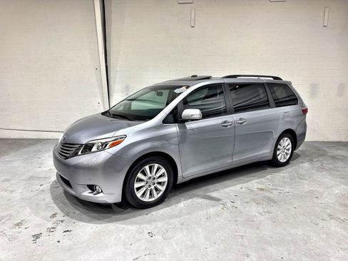 Used 2017 Toyota Sienna Limited FWD image 16