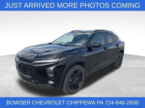 Used 2025 Chevrolet Trax ACTIV w/ Driver Confidence Package image 1