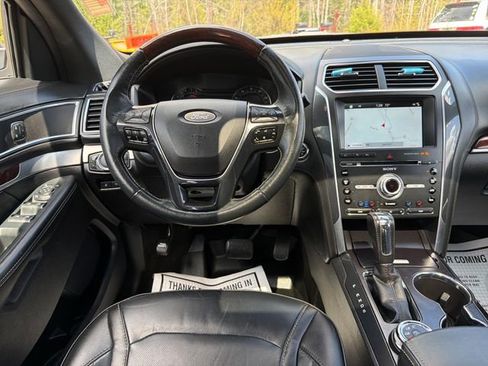 Used 2018 Ford Explorer Platinum AWD/4WD image 14
