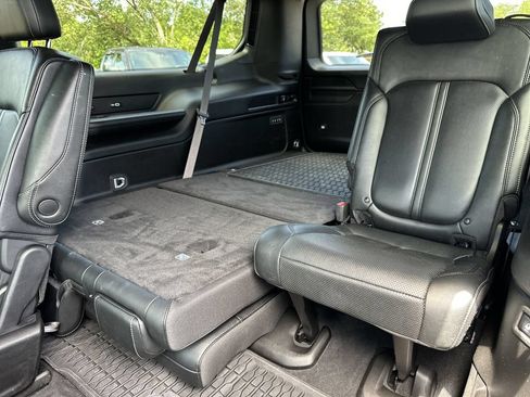 Certified 2024 Jeep Wagoneer L Series III w/ Premium Group I AWD/4WD image 16