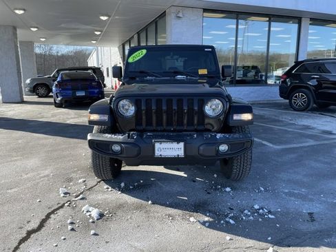 Used 2022 Jeep Wrangler Unlimited Sahara image 2