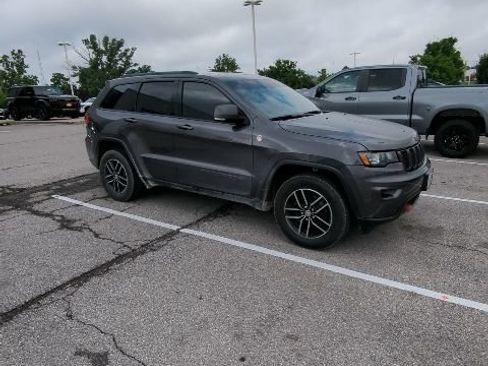 Used 2018 Jeep Grand Cherokee Trailhawk AWD/4WD image 4
