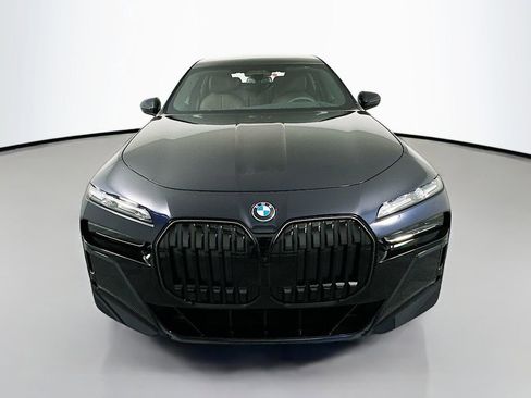 Used 2025 BMW i7 eDrive50 w/ Executive Package image 2