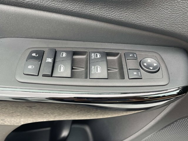 Used 2023 Jeep Cherokee Altitude Lux w/ Lux Elite Package AWD/4WD image 24