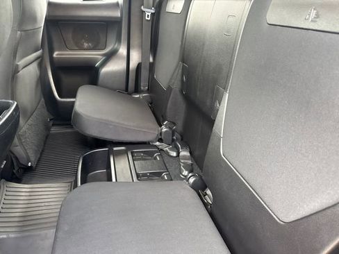 Used 2022 Toyota Tacoma TRD Sport w/ TRD Premium Sport Package AWD/4WD image 16