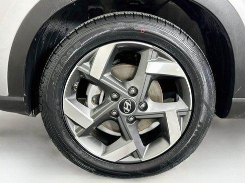 Used 2025 Hyundai Venue SEL FWD image 11