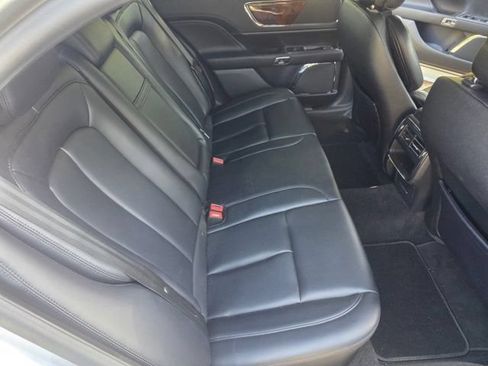 Used 2019 Lincoln Continental Premiere FWD image 6