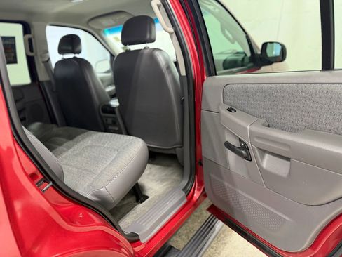 Used 2002 Ford Explorer XLS AWD/4WD image 27