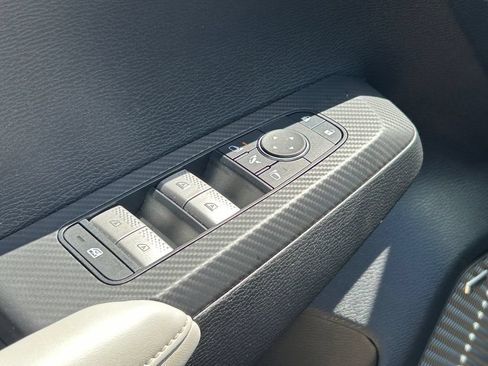 Used 2025 Mitsubishi Outlander SE FWD image 23