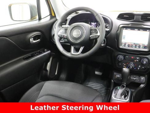 Used 2023 Jeep Renegade Latitude w/ Sun & Fun Group image 29