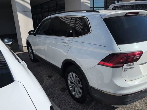 Used 2018 Volkswagen Tiguan SE w/ Panoramic Sunroof Package image 6