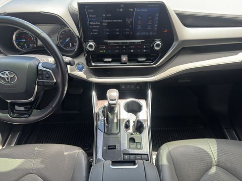 Used 2022 Toyota Highlander Platinum AWD/4WD image 11