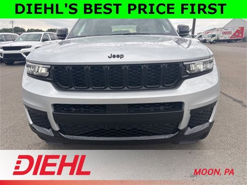 New 2025 Jeep Grand Cherokee L Altitude image 10