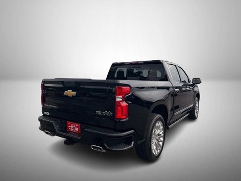 Used 2025 Chevrolet Silverado 1500 High Country w/ High Country Premium Package AWD/4WD image 4