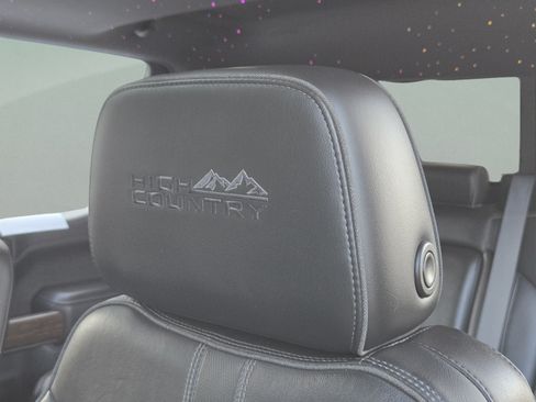 Used 2019 Chevrolet Silverado 1500 High Country w/ Technology Package AWD/4WD image 14