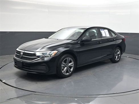 Used 2024 Volkswagen Jetta SE image 8