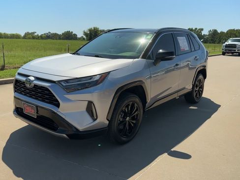 Used 2022 Toyota RAV4 XSE AWD/4WD image 5