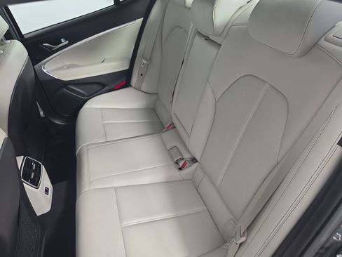 Used 2025 Genesis G70 2.5T RWD image 28