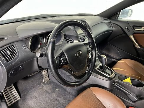 Used 2015 Hyundai Genesis 3.8 image 8