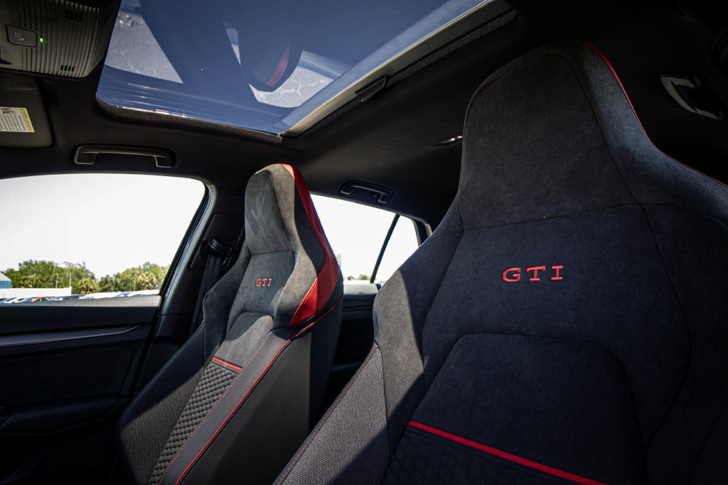 New 2026 Volkswagen GTI SE FWD image 51