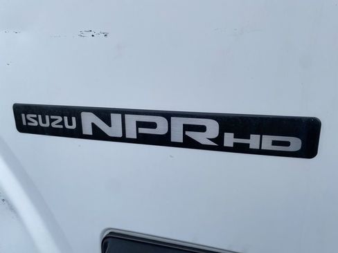 Used 2019 Isuzu NPR image 9