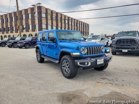 New 2026 Jeep Wrangler Unlimited Sahara AWD/4WD image 6