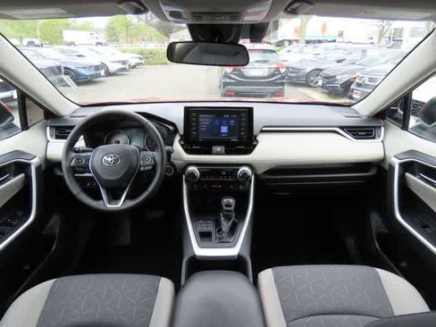 Used 2022 Toyota RAV4 XLE w/ Convenience Package AWD/4WD image 16