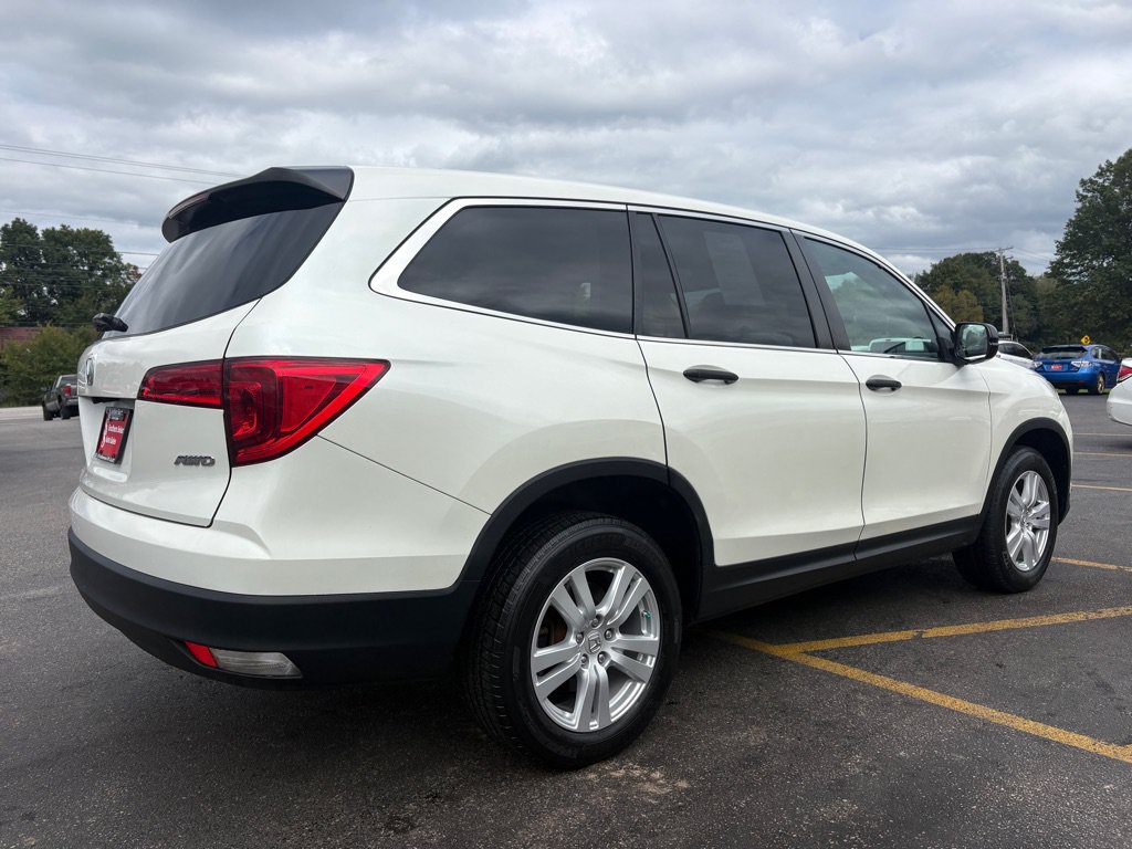 Used 2017 Honda Pilot LX image 6