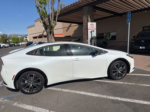 Used 2025 Toyota Prius Limited FWD image 7