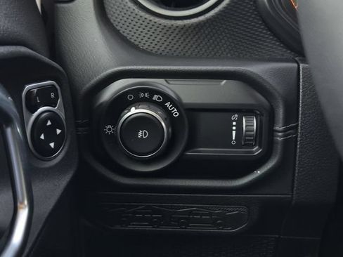 Used 2024 Jeep Wrangler Unlimited Rubicon AWD/4WD image 21
