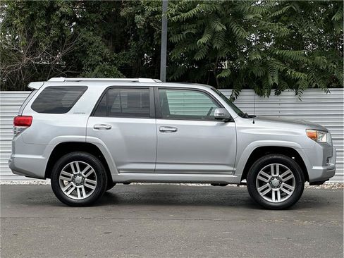 Used 2011 Toyota 4Runner Limited AWD/4WD image 9