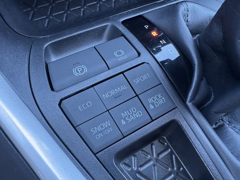 Certified 2025 Toyota RAV4 LE image 28