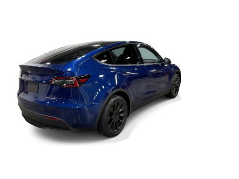 Used 2023 Tesla Model Y AWD image 6