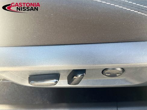 Used 2025 Nissan Rogue SV image 25